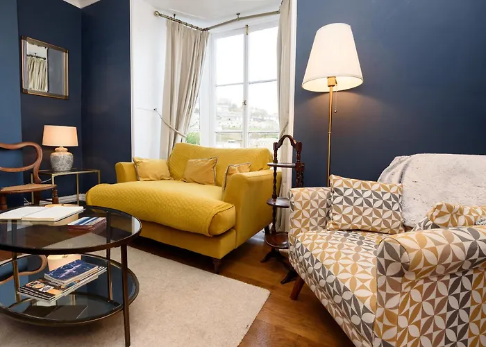 Superb House In Looe, Near Beach And Bars With Great Views And Free Access To A Nearby Indoor Swimming Pool
